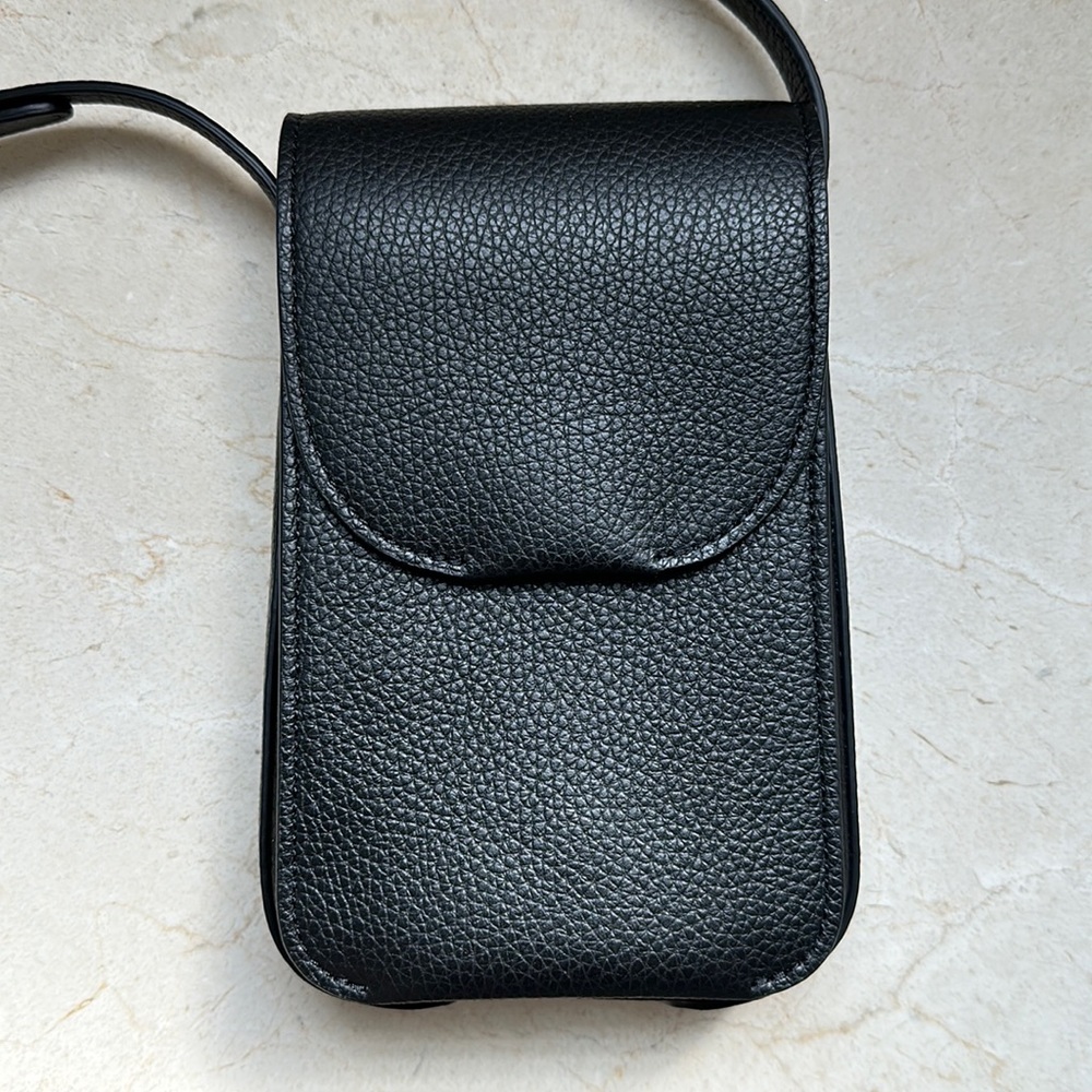 Cuyana Concertina Phone Bag in Black